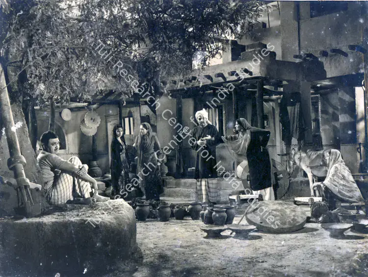 Rajaram (ii), M. (Cinematographer), Sohni Mahiwal, 1958 | Photographic Still | CinemaEducation | 00834769