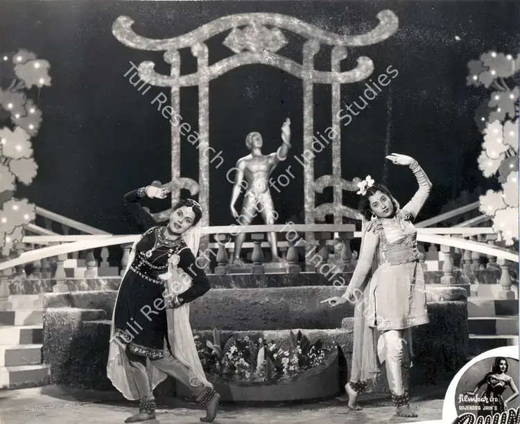 Bose, Hiren (Director), Ghungroo, 1952 | Photographic Still | CinemaEducation | 00831399