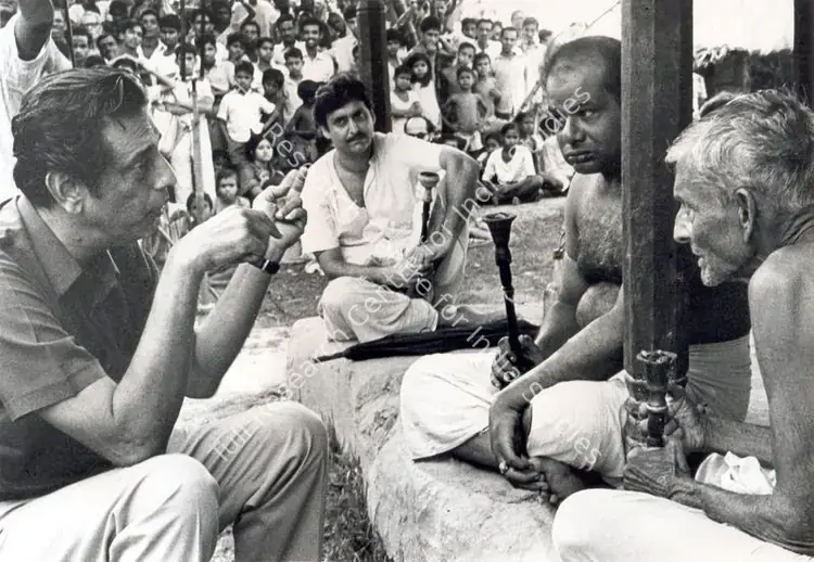 Ghosh, Nemai (Still Photographer), Ashani Sanket, 1973 | Working Still | CinemaEducation | 00663681