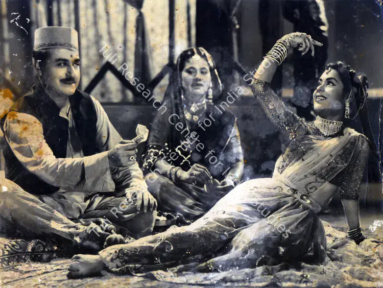 Hasham, Aga (Cinematographer), Duniya Jhukti Hai, 1960 | Photographic Still | CinemaEducation | 00831194