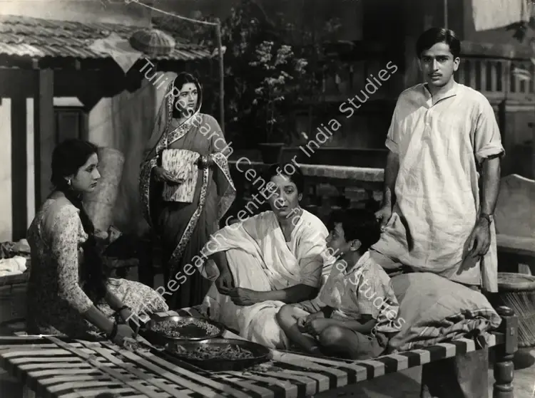 Vaikunth, K. (Cinematographer), Char Diwari, 1961 | Photographic Still | CinemaEducation | 00830812