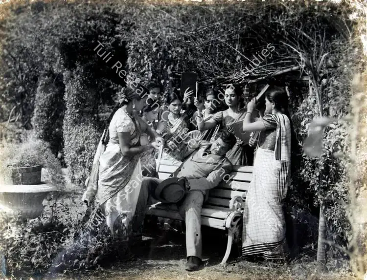 Jagirdar, Gajanan (Director), Charno Ki Dasi, 1941 | Photographic Still | CinemaEducation | 00830814