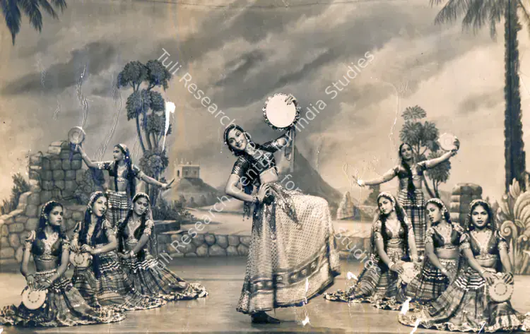 V, M (Director), Bahar, 1951 | Photographic Still | CinemaEducation | 00830230
