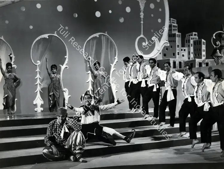 Haksar, Som (Director), Ladka Ladki, 1966 | Photographic Still | CinemaEducation | 00832027