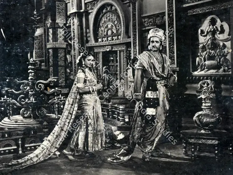Bhatt, Shanker (Producer), Vikramaditya, 1945 | Photographic Still | CinemaEducation | 00834552