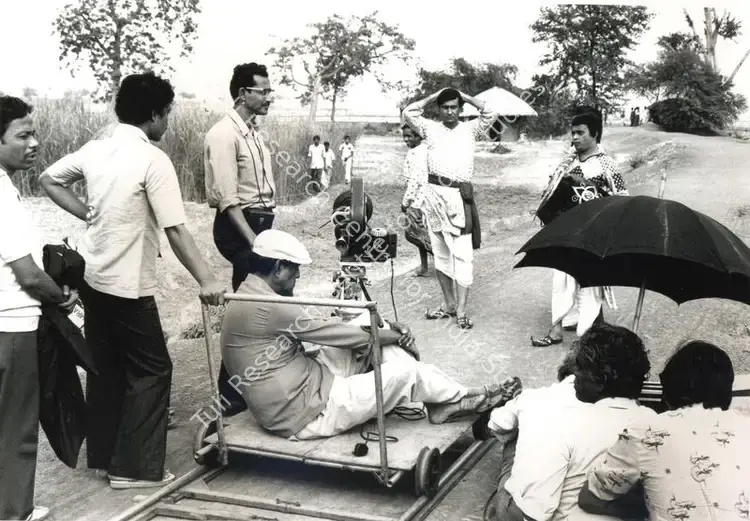 Ghosh, Nemai (Still Photographer), Hirak Rajar Deshe, 1980 | Working Still | CinemaEducation | 00663716