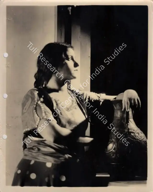 Gidwani, Moti B. (Director), Daku Ki Ladki, 1933 | Photographic Still | CinemaEducation | 00835012