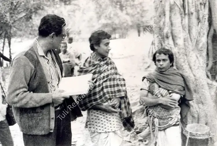 Ghosh, Nemai (Still Photographer), Goopy Gyne Bagha Byne, 1969 | Working Still | CinemaEducation | 00663710