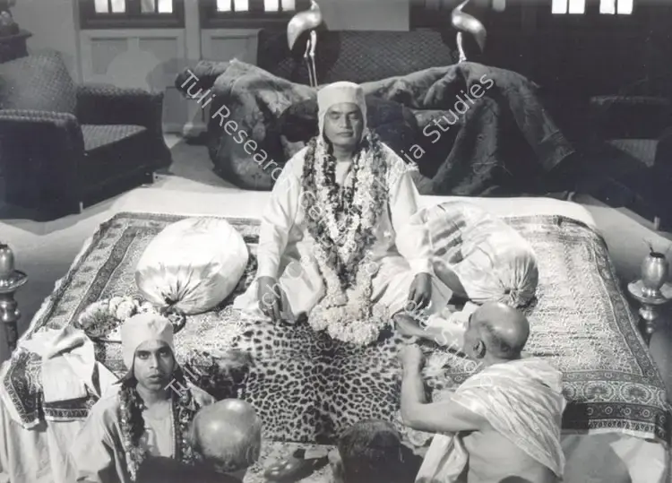Ray, Satyajit (Director), Ka Purush Maha Purush, 1965 | Photographic Still | CinemaEducation | 00663448