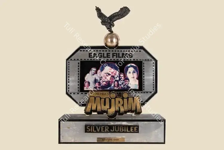 Mehra, Parvesh (Producer), Mujrim, 1989. Silver Jubilee Trophy to Minerva Cinema, Bombay for Mujrim | Jubilee Trophy | CinemaEducation | 00842293