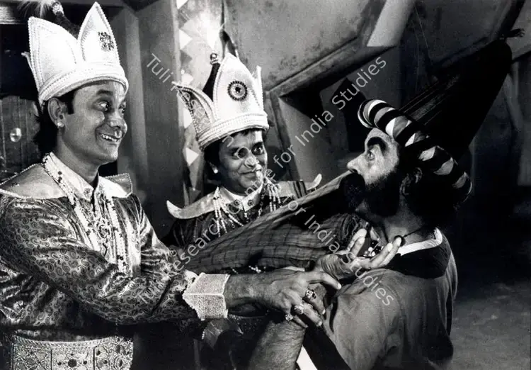 Roy, Soumendu (Cinematographer), Hirak Rajar Deshe, 1980 | Photographic Still | CinemaEducation | 00663349