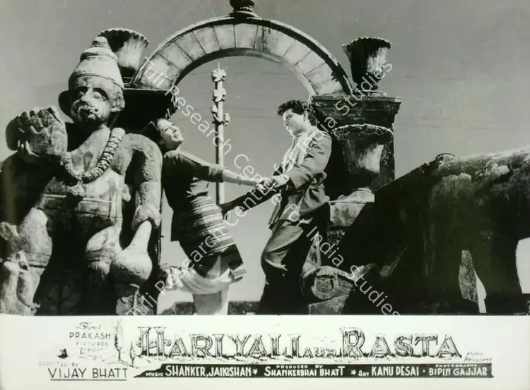 Gajjar, Bipin (Cinematographer), Hariyali Aur Rasta, 1962 | Lobby Card | CinemaEducation | 00817296