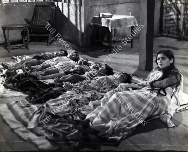 Kale, G (Cinematographer), Ek Ke Baad Ek, 1960 | Photographic Still | CinemaEducation | 00831233