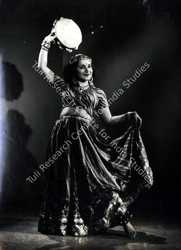 Dharamsey, M.I. (Director), Saudagar, 1951 | Photographic Still | CinemaEducation | 00834379