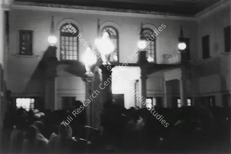 Cartier-Bresson, Henri (Photographer), Crowds outside Birla House on the night of 30 January 1948, 1948 | Contemporary Photograph | Photography | 00113015