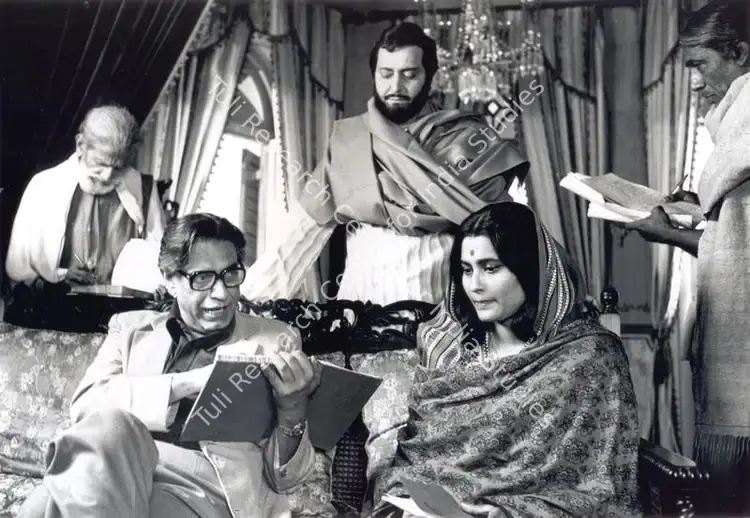 Ghosh, Nemai (Still Photographer), Ghare Baire, 1985 | Working Still | CinemaEducation | 00663702