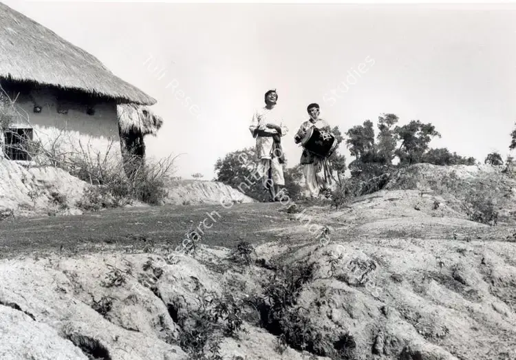 Roy, Soumendu (Cinematographer), Hirak Rajar Deshe, 1980 | Photographic Still | CinemaEducation | 00663338