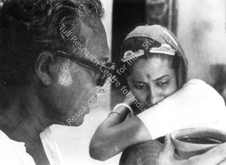 Chakraborty, Dhiresh Kumar (Producer), Akaler Shandhaney, 1981 | Working Still | CinemaEducation | 00553883