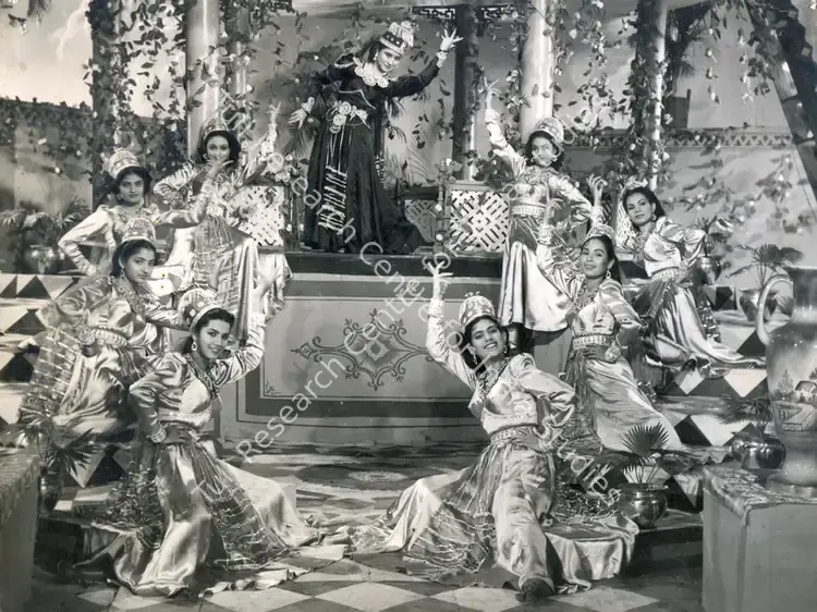 Mitra, B. (Director), Shabnam, 1949 | Photographic Still | CinemaEducation | 00834426