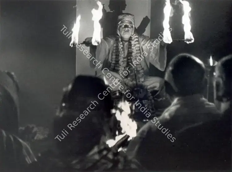 Ray, Satyajit (Director), Ka Purush Maha Purush, 1965 | Photographic Still | CinemaEducation | 00663452