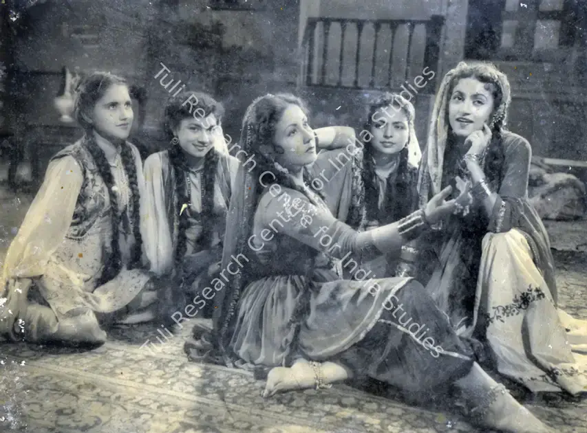 Sarpotdar, Y.D. (Cinematographer), Adl E Jehangir, 1955 | Photographic Still | CinemaEducation | 00883797