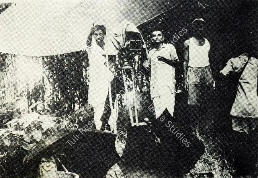 Mitra, Subrata (Cinematographer), Pather Panchali, 1955. Low Budget Shooting | Working Still, Journal of Arts & Ideas, January 1993 | CinemaEducation | 00710335