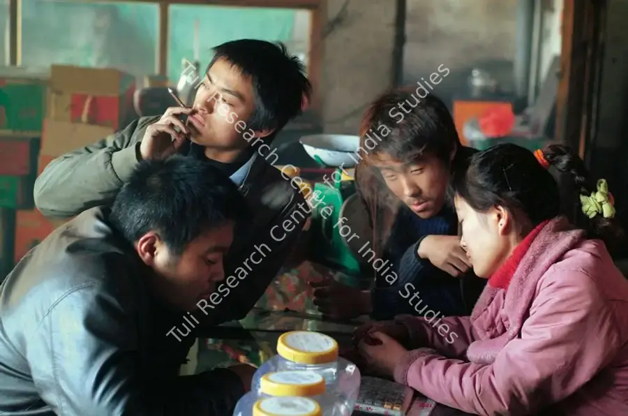 Jie, Han (Director), Walking on the Wild Side, 2006 | Photographic Still | CinemaEducation | 00857059