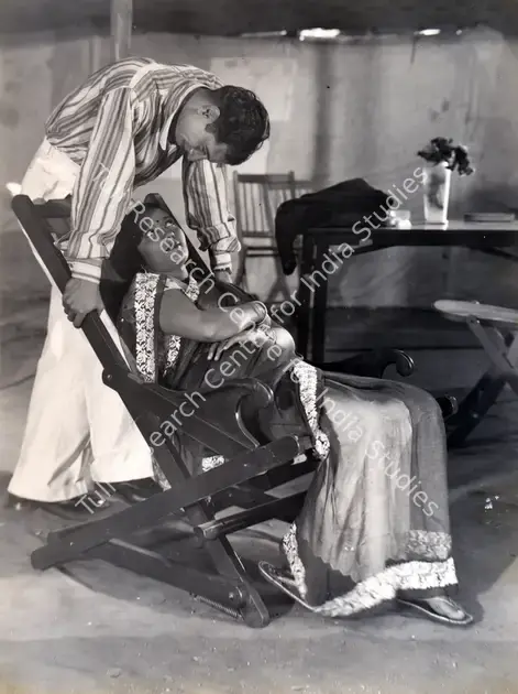 Gidwani, Moti B. (Director), Do Aurate, 1937 | Photographic Still | CinemaEducation | 00884963