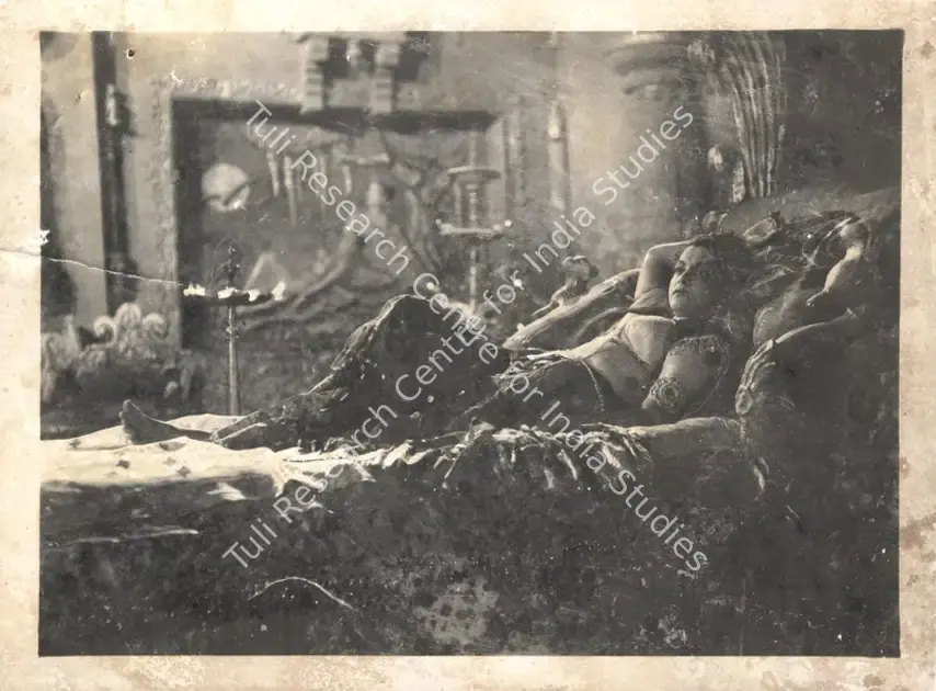 Sinha, Mohan (Director), Jalpari, 1952 | Photographic Still | CinemaEducation | 00889194