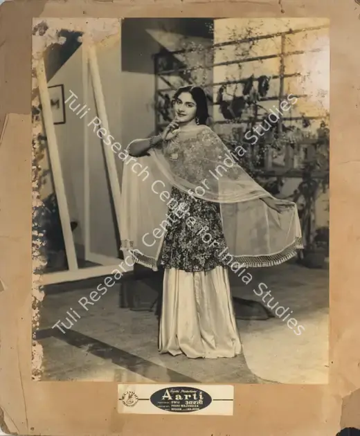 Naik, Pandurang (Cinematographer), Aarti, 1962 | Photographic Still Mounted on Lobby Card | CinemaEducation | 00764559