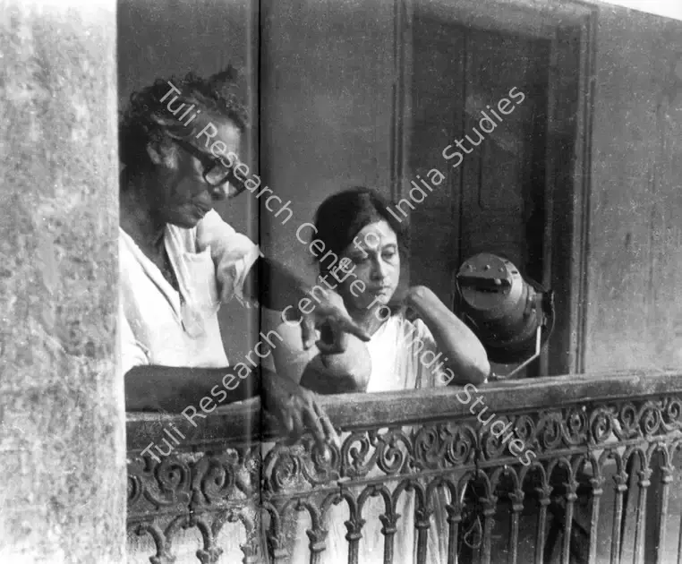 Chakraborty, Dhiresh Kumar (Producer), Akaler Shandhaney, 1981 | Working Still | CinemaEducation | 00553884