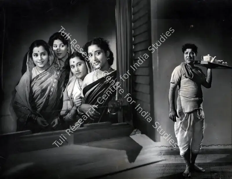 Bose, Montu (Cinematographer), Parivar, 1956 | Photographic Still | CinemaEducation | 00886882